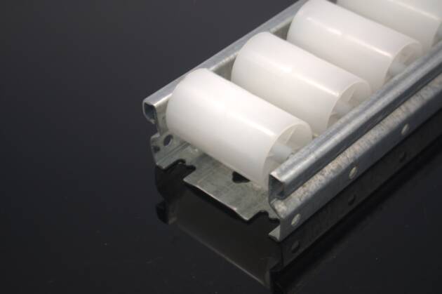 Rollenrail - stalen behuizing 80mm - witte, vlakke kunststof rol - lengte 4m
